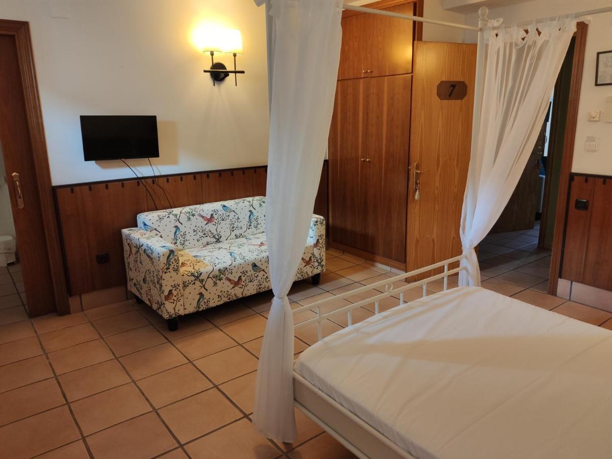 Hostal Tastavins Peñarroya de Tastavins Buitenkant foto